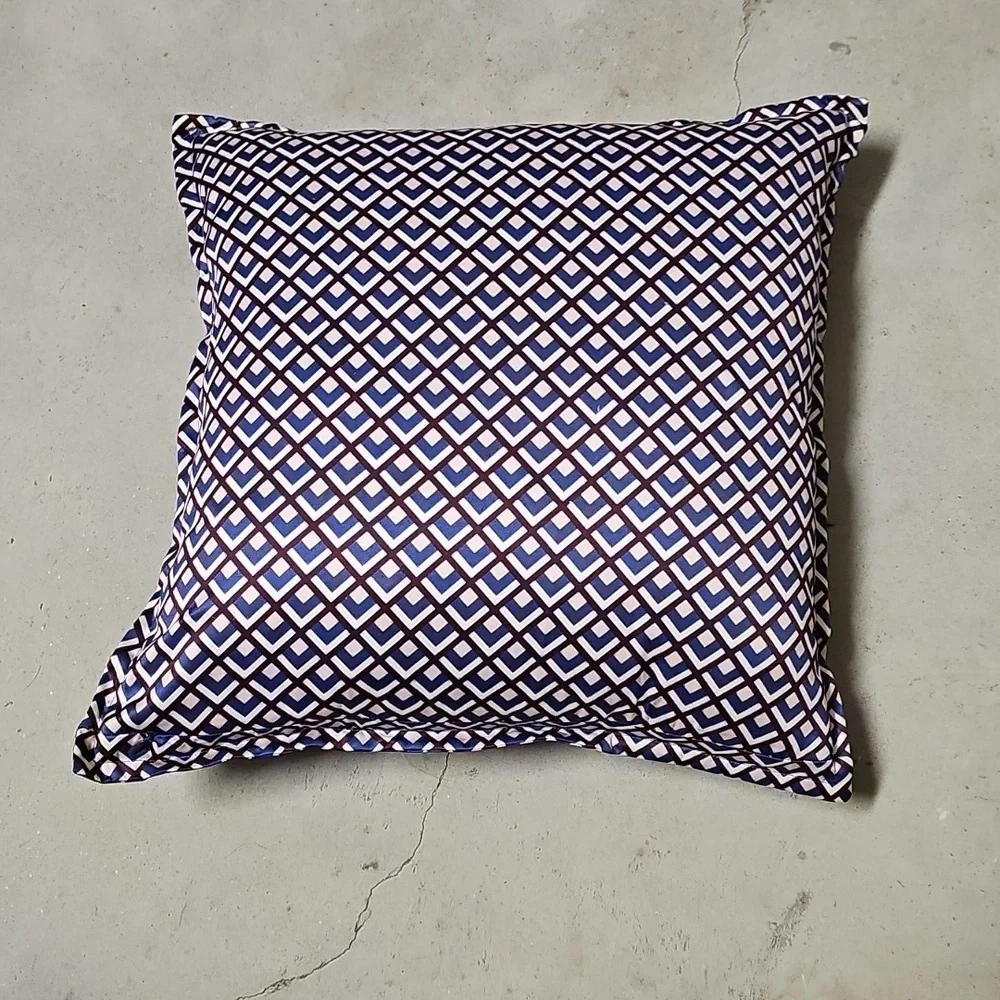 Nwt Geometric Patterned Pillow 18x18 1 Pillow